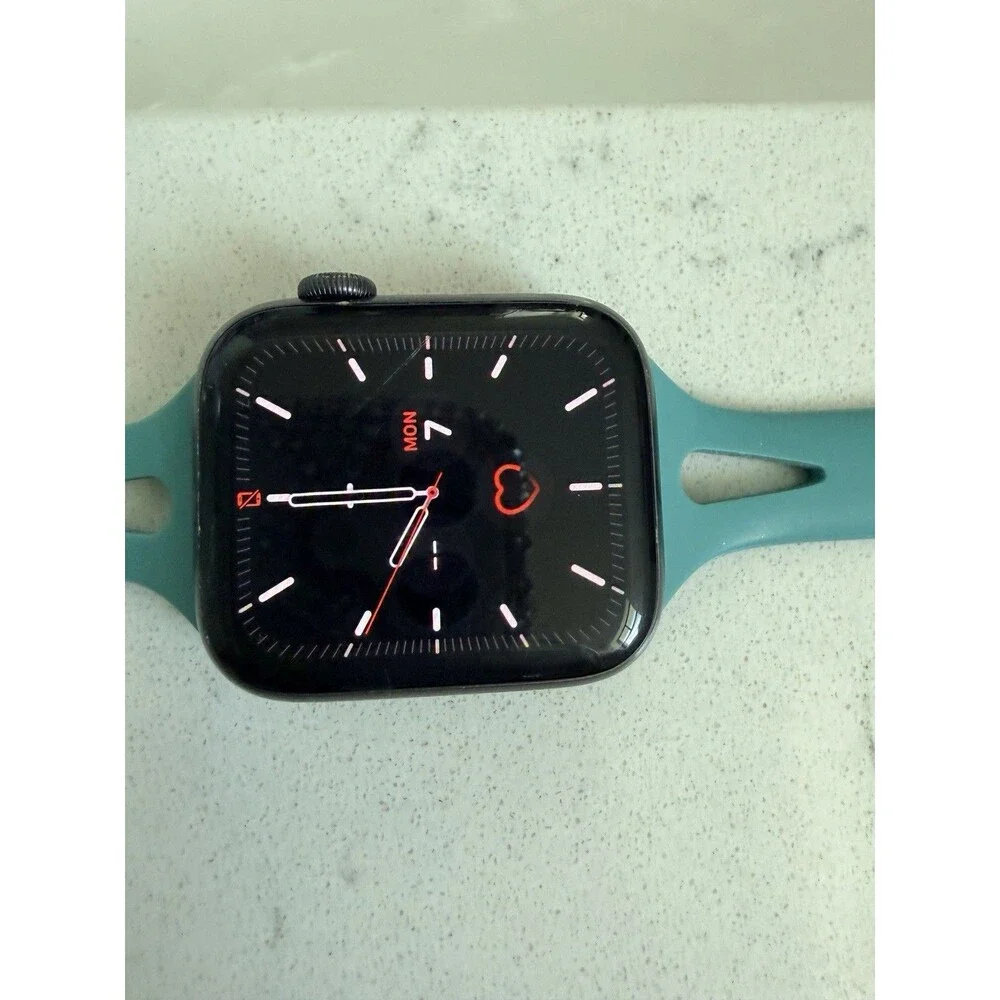 Apple Watch SE 44MM Space Gray GPS Refurb Used Good Battery